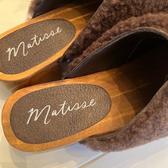 Matisse Sherpa Clogs/ Anthropologie - Picture 6 of 9